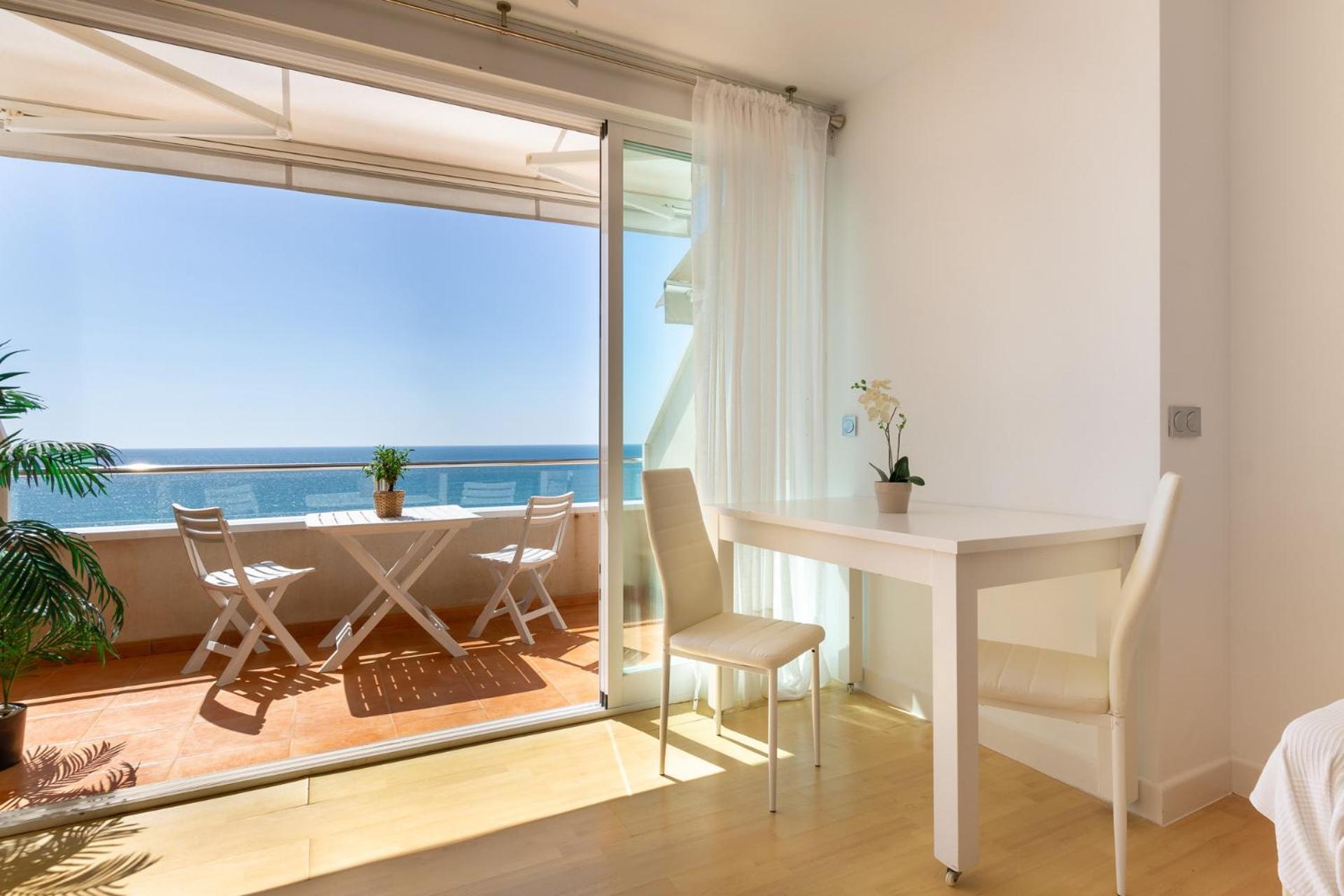 Ferienwohnung Roca Chica - Parking - Frente Playa - Terraza - Wifi - Bajondillo Y Carihuela Torremolinos Exterior foto